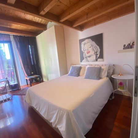 Casa Vacanze Chez La Reine - Holiday Home Виченца Экстерьер фото